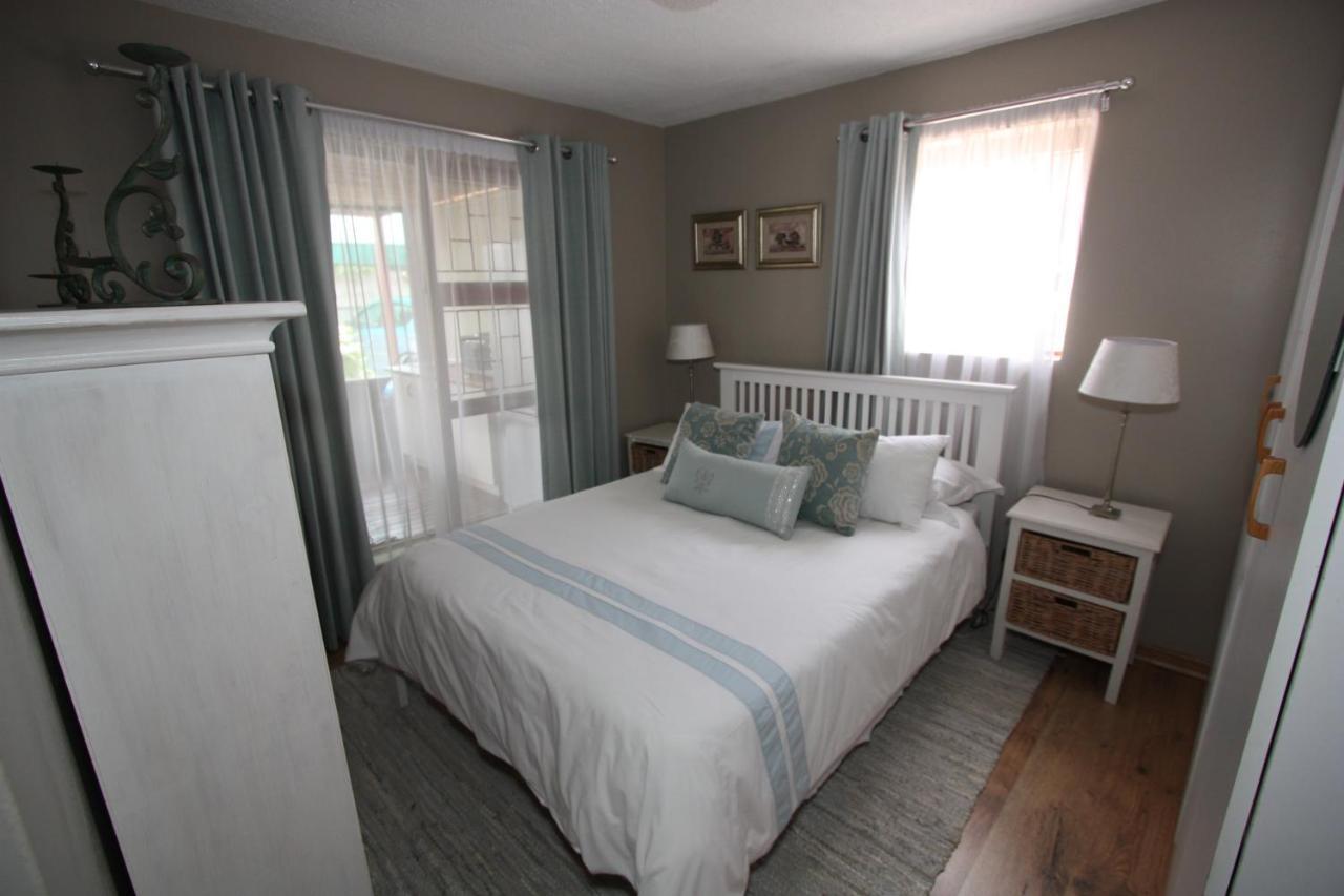 Bergsig Accommodation Hermanus Bagian luar foto